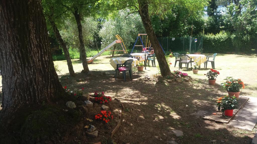 Azzurre Beb Bed & Breakfast Laterina Bagian luar foto