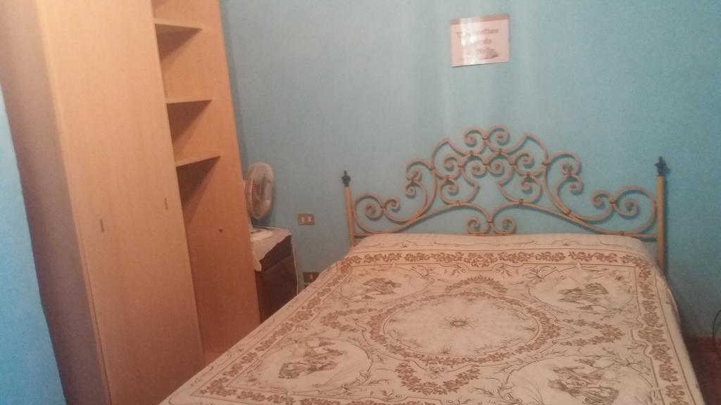 Azzurre Beb Bed & Breakfast Laterina Bagian luar foto