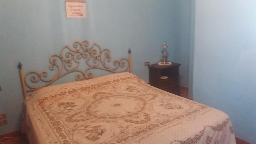 Azzurre Beb Bed & Breakfast Laterina Bagian luar foto