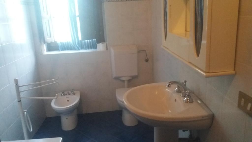Azzurre Beb Bed & Breakfast Laterina Bagian luar foto
