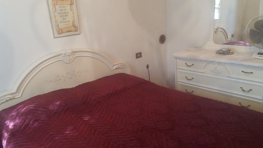Azzurre Beb Bed & Breakfast Laterina Bagian luar foto