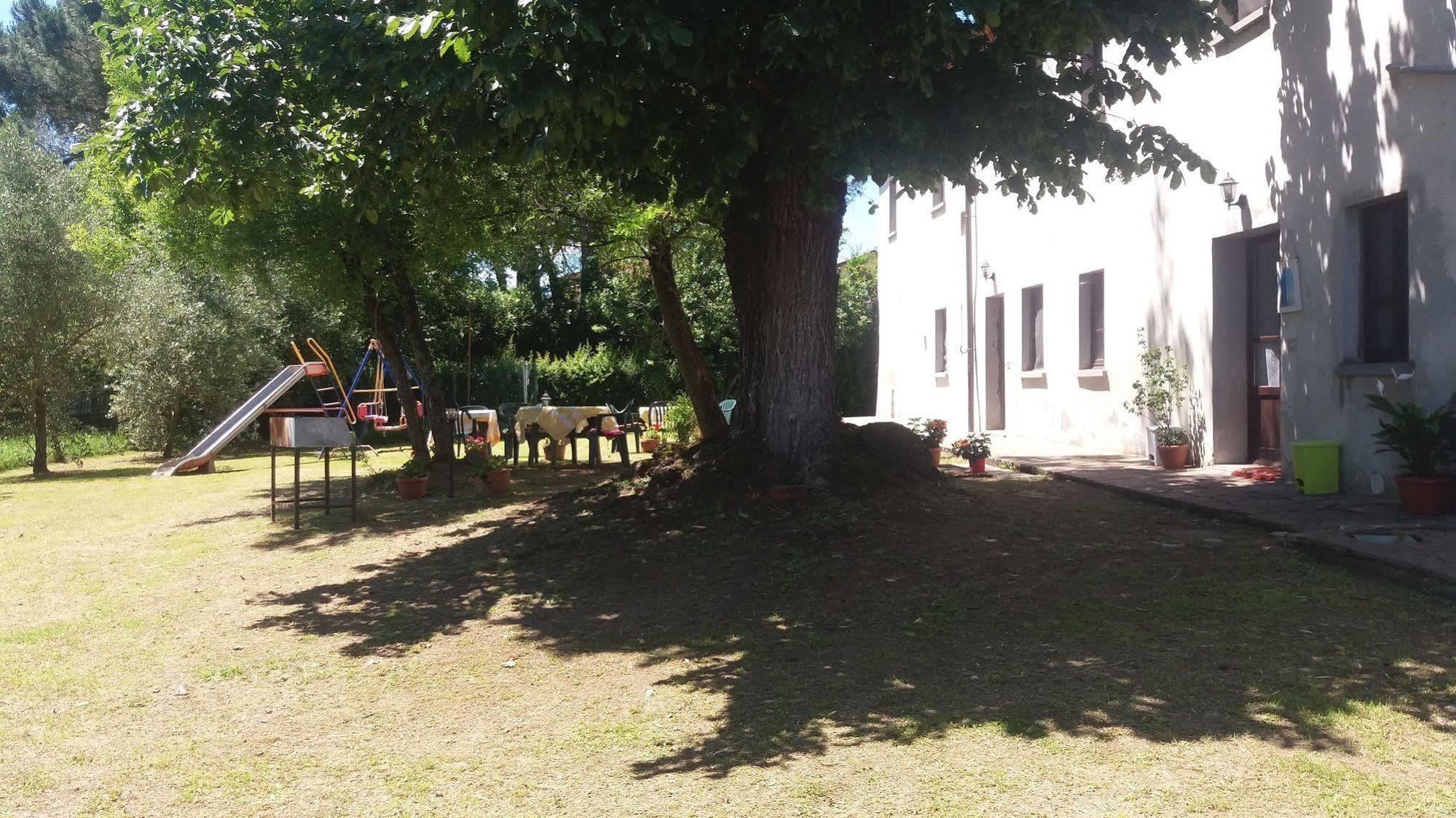 Azzurre Beb Bed & Breakfast Laterina Bagian luar foto