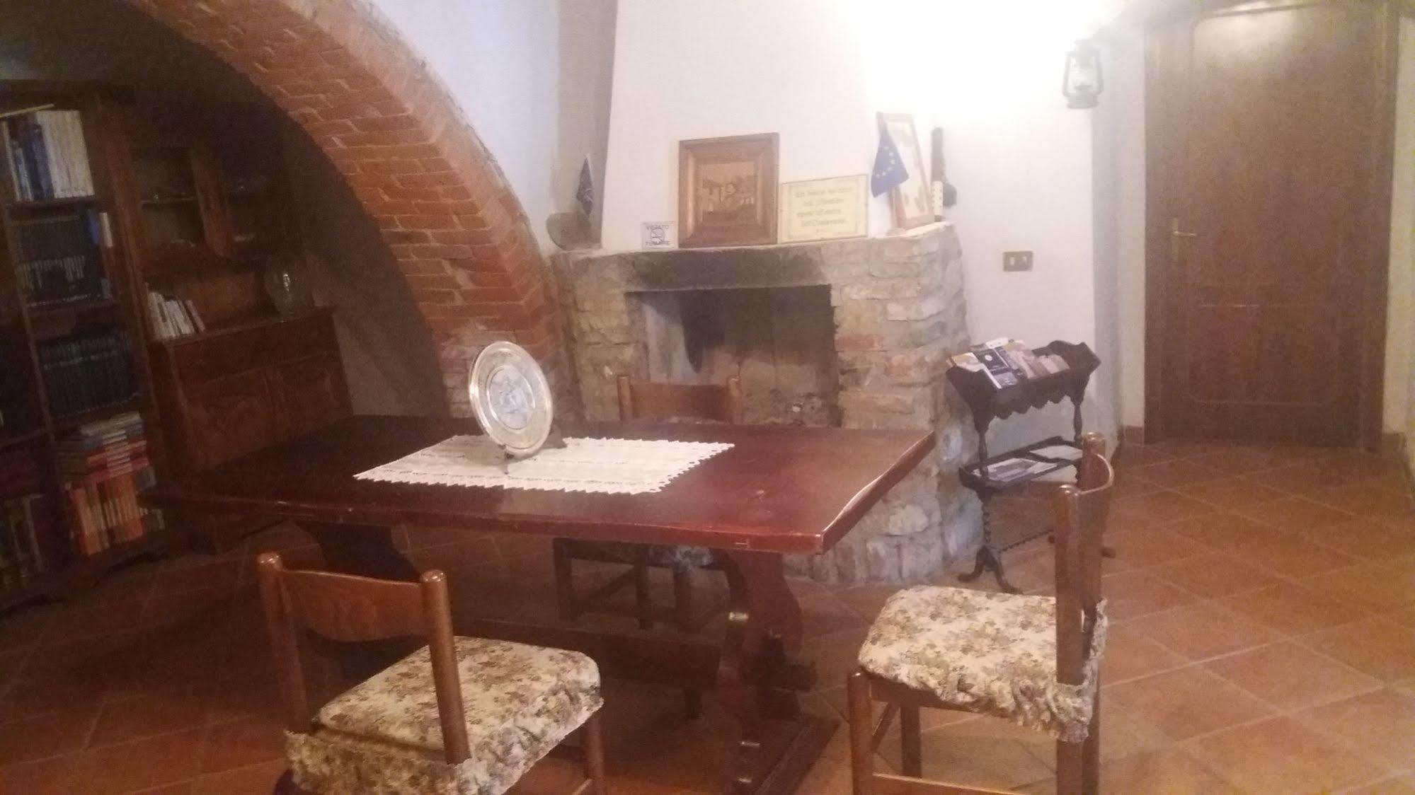 Azzurre Beb Bed & Breakfast Laterina Bagian luar foto