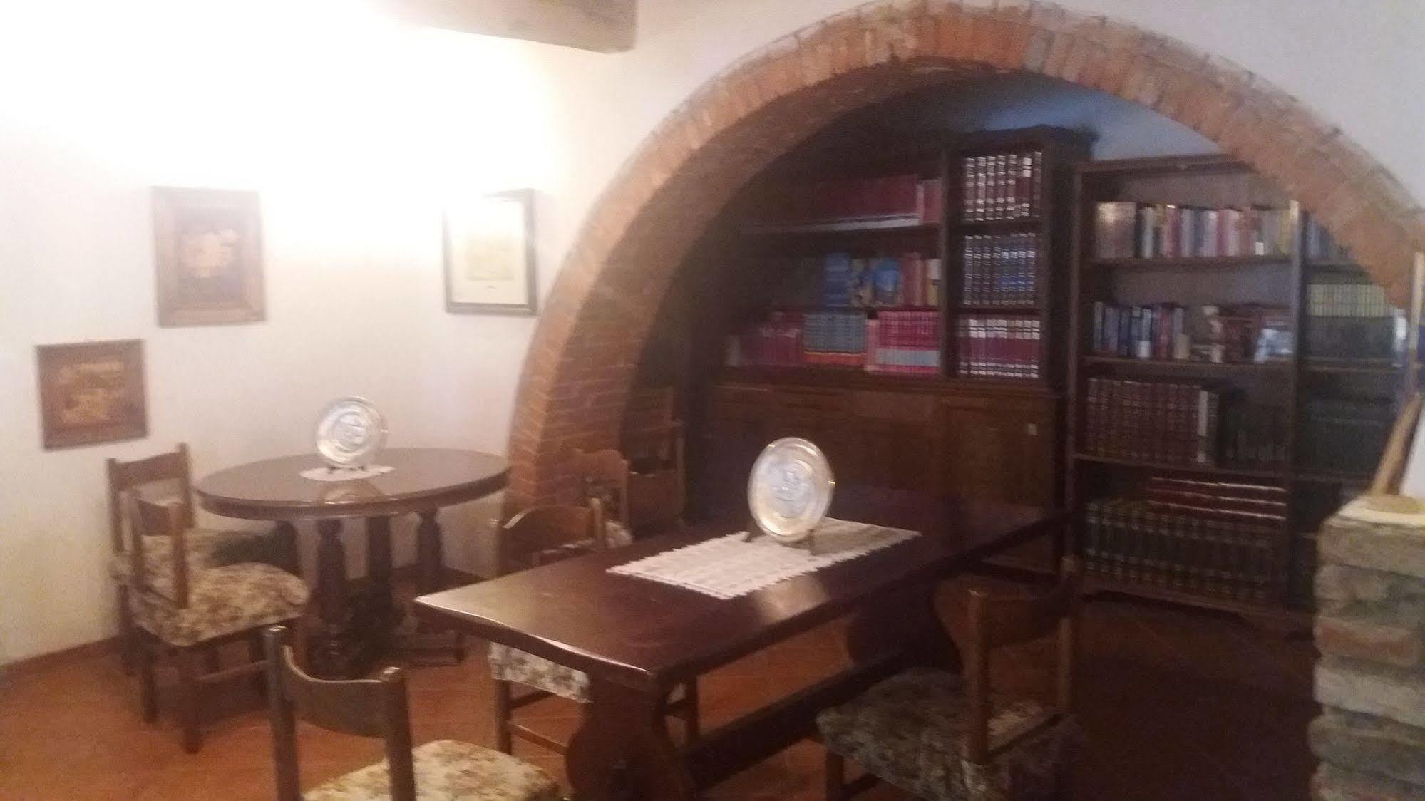 Azzurre Beb Bed & Breakfast Laterina Bagian luar foto